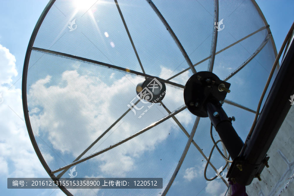 衛(wèi)星在天空