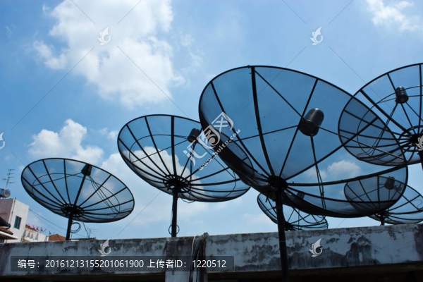 衛(wèi)星在天空