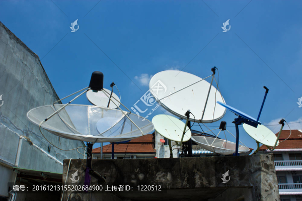 衛(wèi)星在天空