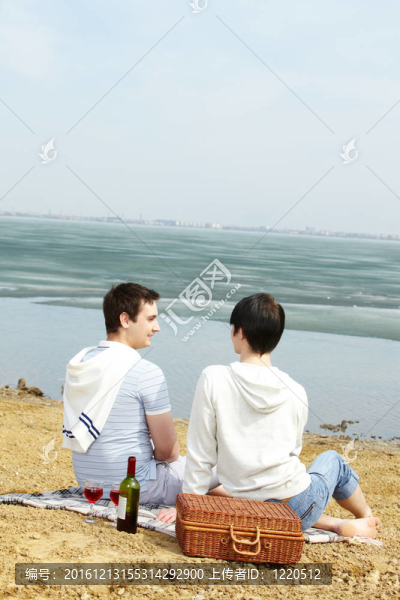 湖邊野餐