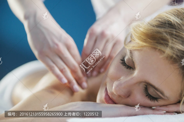 美麗的年輕女子
