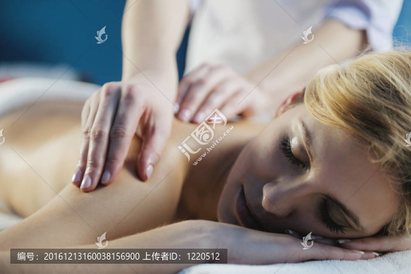 美麗的年輕女子