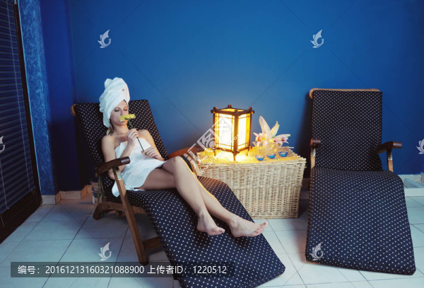 美麗的年輕女子