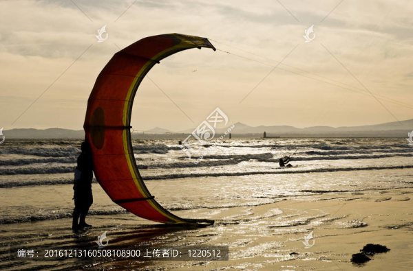 風(fēng)箏沖浪