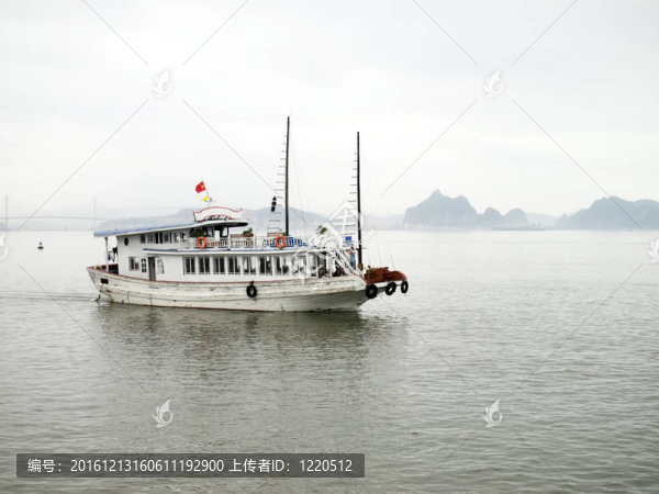 下龍灣旅游船；越南。