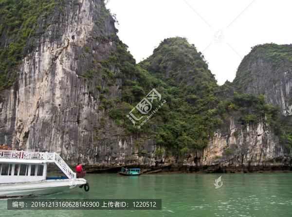 下龍灣旅游船；越南。