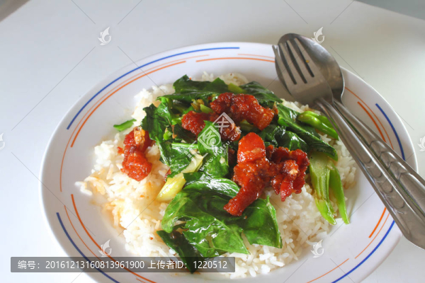 脆皮豬肉炒芥蘭
