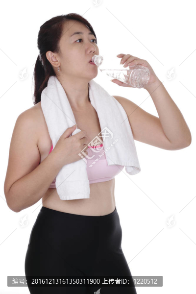 女人喝酒