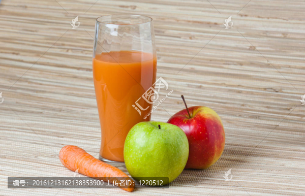 胡蘿卜；蘋果汁