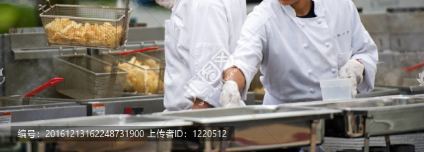 廚師做的炸薯條