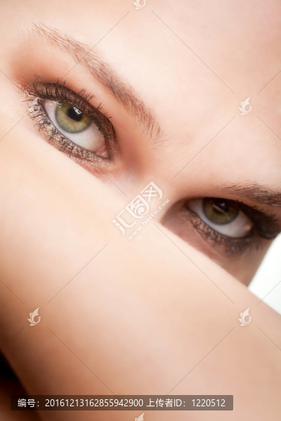綠眼睛女人的美麗畫像