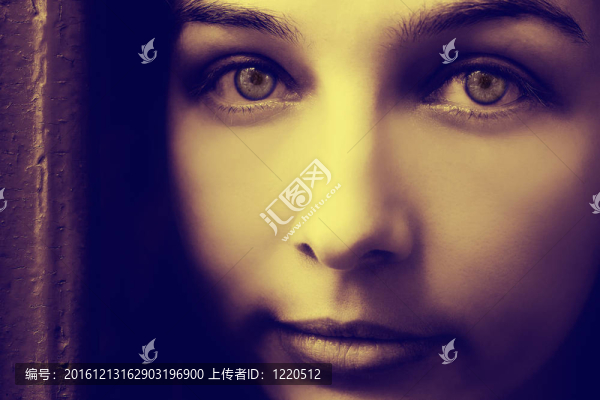 神秘女子幽靈般的眼睛藝術(shù)肖像