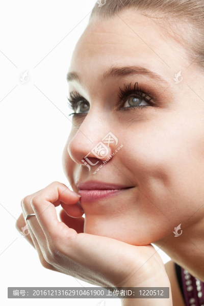 幸福的臉上美麗的女人孤立在白色