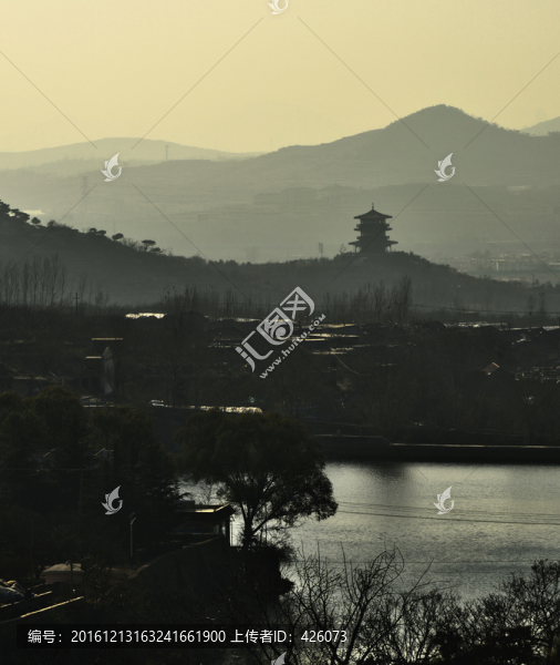 湖畔晨曦
