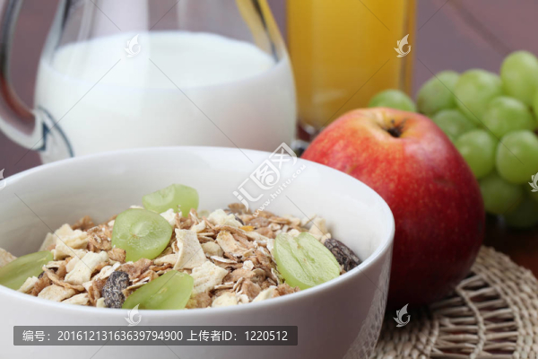 新鮮的葡萄麥片
