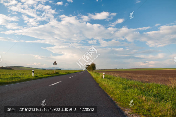 無盡的柏油路