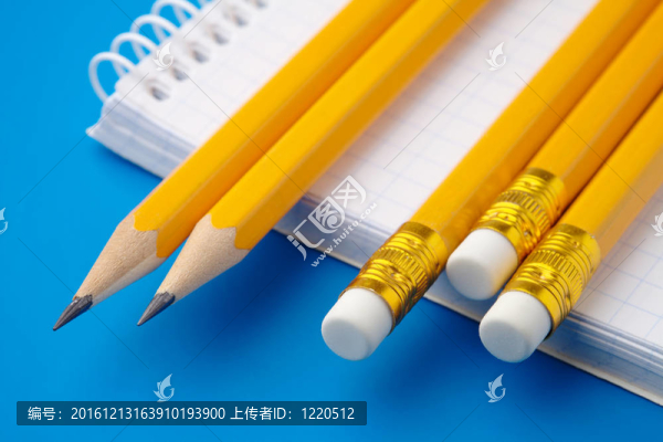 記事本和一些鉛筆