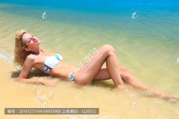 海灘上的女人
