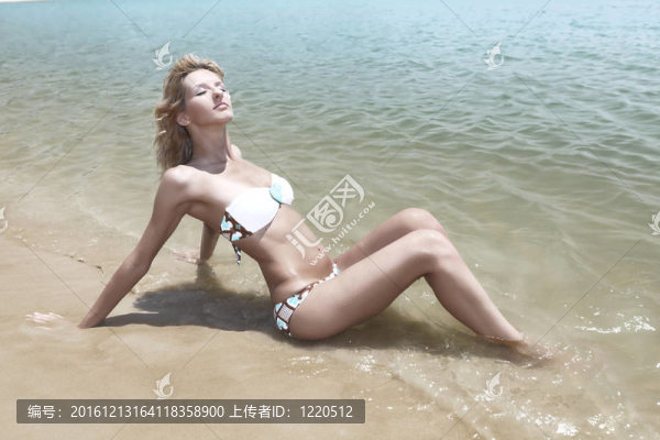 海灘上的女人