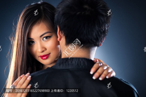 年輕的日本夫婦