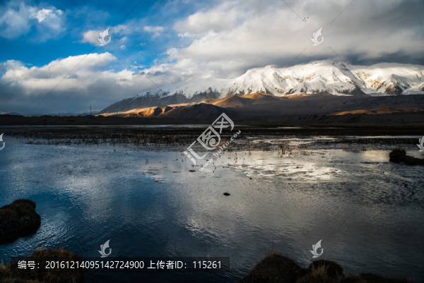 雪山倒影公格爾峰