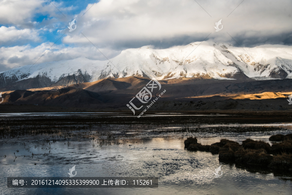 雪山倒影帕米爾高原