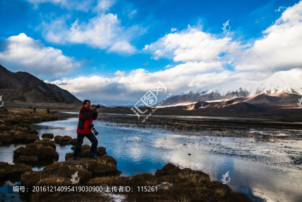 雪山倒影高原濕地