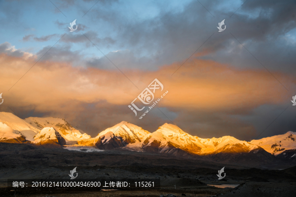 日照金山公格爾峰