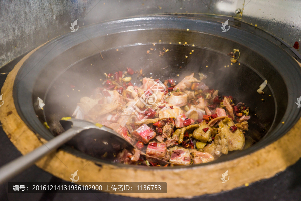 農(nóng)家灶臺炒菜