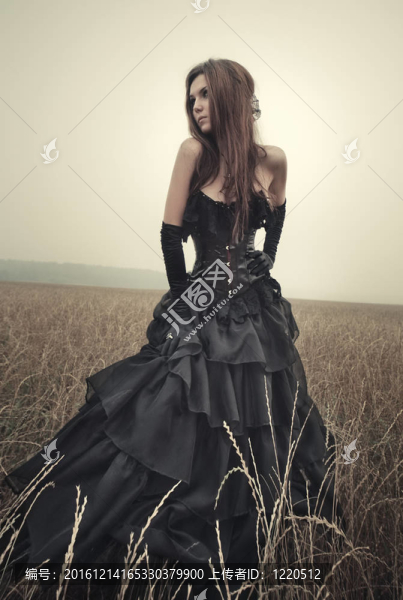 年輕的哥特女