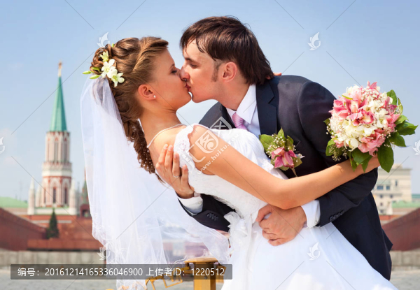 新婚夫妻接吻