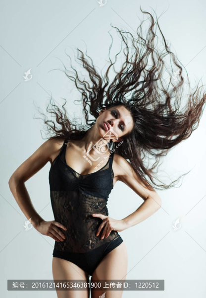 年輕性感的女人
