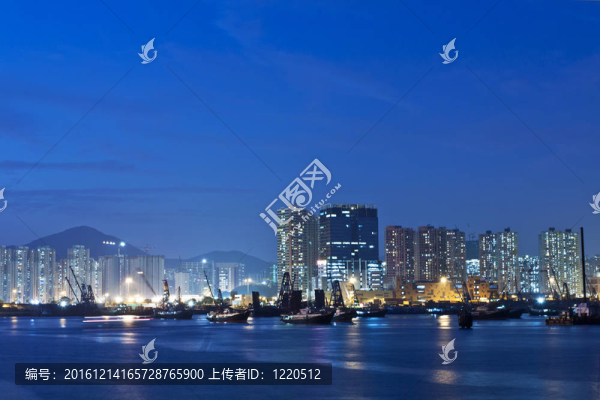 香港的夜景，沿著海岸