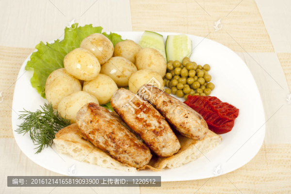 烤羊肉串在皮塔餅