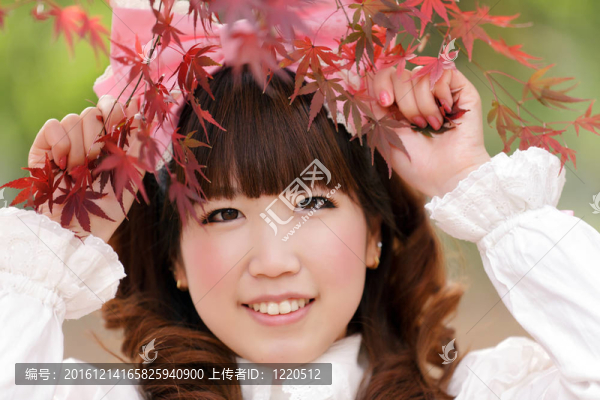 秋天的日本女孩