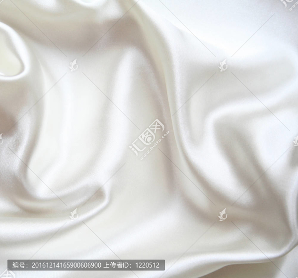 光滑優(yōu)雅的白色絲綢為背景