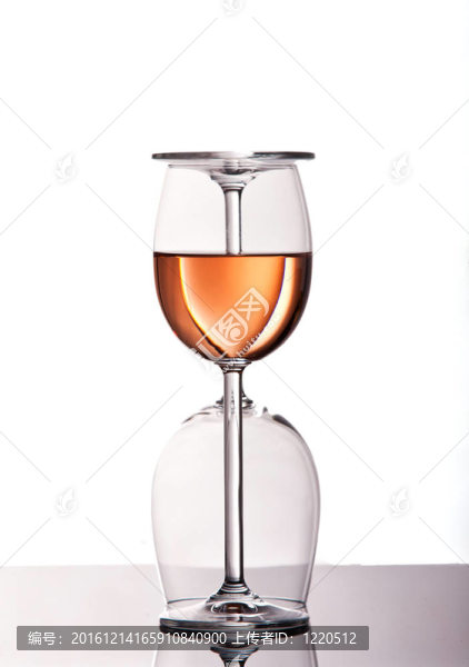 兩杯玫瑰酒酒杯