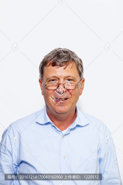 微笑的快樂的人