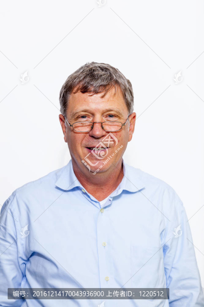 微笑的快樂的人