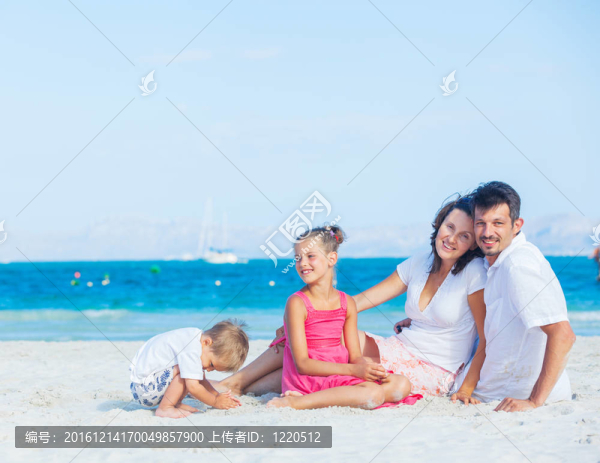 熱帶海灘四口之家