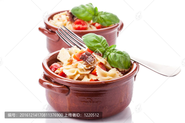 櫻桃番茄和橄欖意面