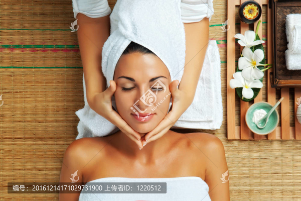 女人在SPA