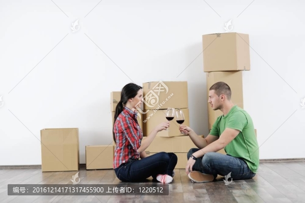 小兩口搬新房