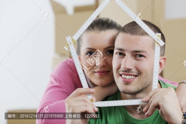 小兩口搬新房