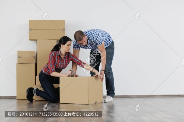 小兩口搬新房