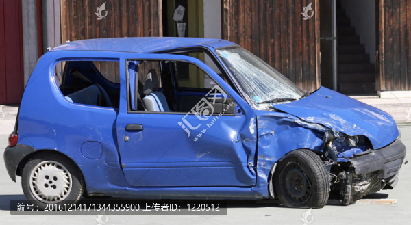 汽車在交通事故中被毀
