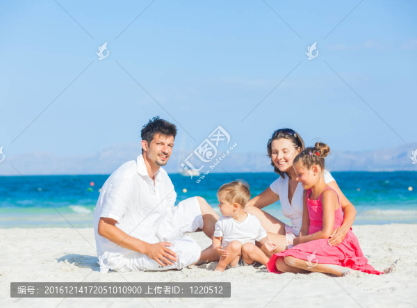 熱帶海灘四口之家
