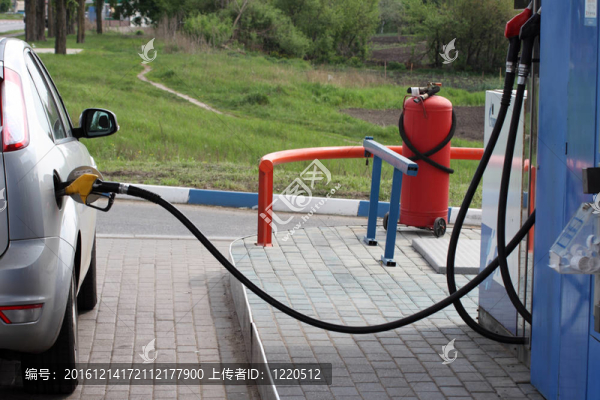 充滿汽油
