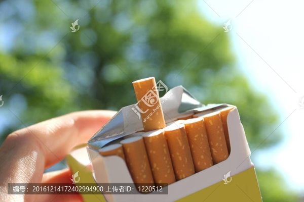 公園里的香煙