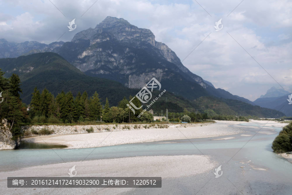 從moggio橋在山景